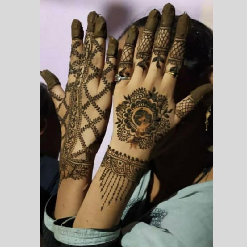 back hand simple mehandi design