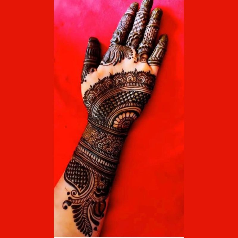 This front hand simple mehndi design is very easy to copy and draw on hands.