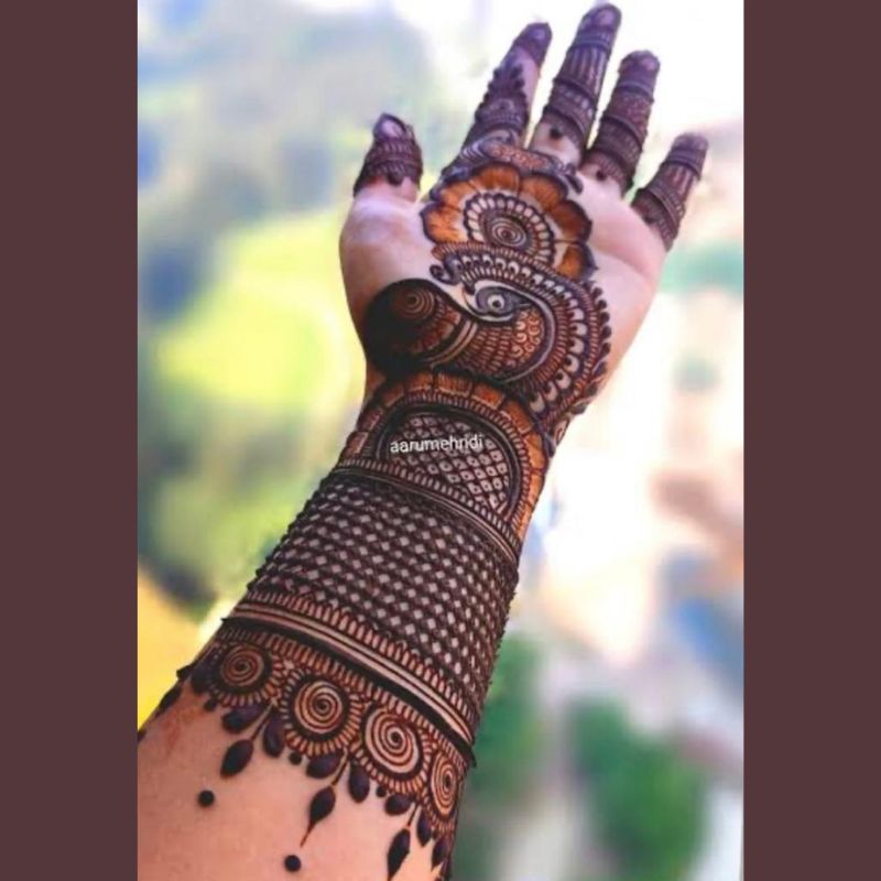 This front hand simple mehndi design are very stylish front hand simple mehndi design which increases the beauty of every age female, either she is girl, women or elder one of the family.