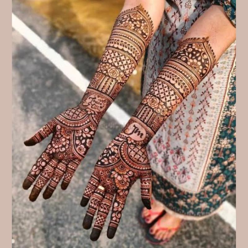 The designs are very fabulous and classy in looks which one can not ignore.