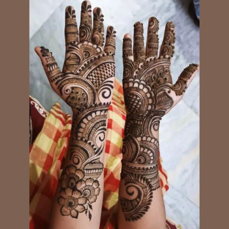 The mehandi designs are very fabulous and classy in looks which one can not ignore.