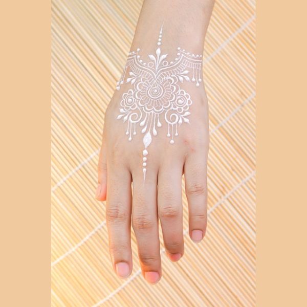 eye catching arabic mehndi designs for girls