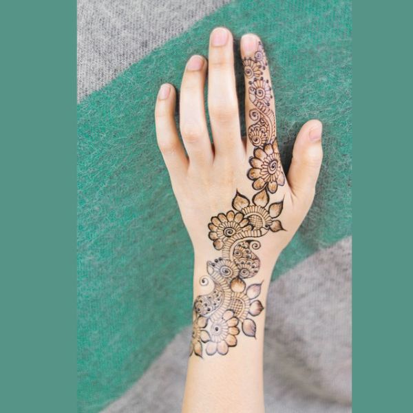 evergreen mehndi design 2023 new style simple and back side mehndi design for wonderful hand decoration