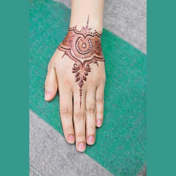 amazing mehndi design 2023 new style simple and back side mehndi design  for wonderful hand decoration