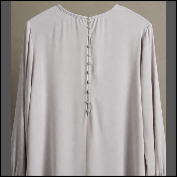 Plain Back with Button Style